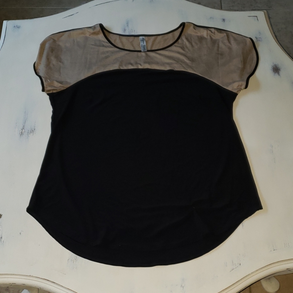 Very soft 2 tone short sleeved t-shirt